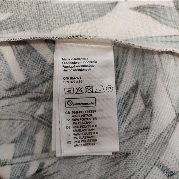 H&M v neck a-line dress - Picture 3 of 3